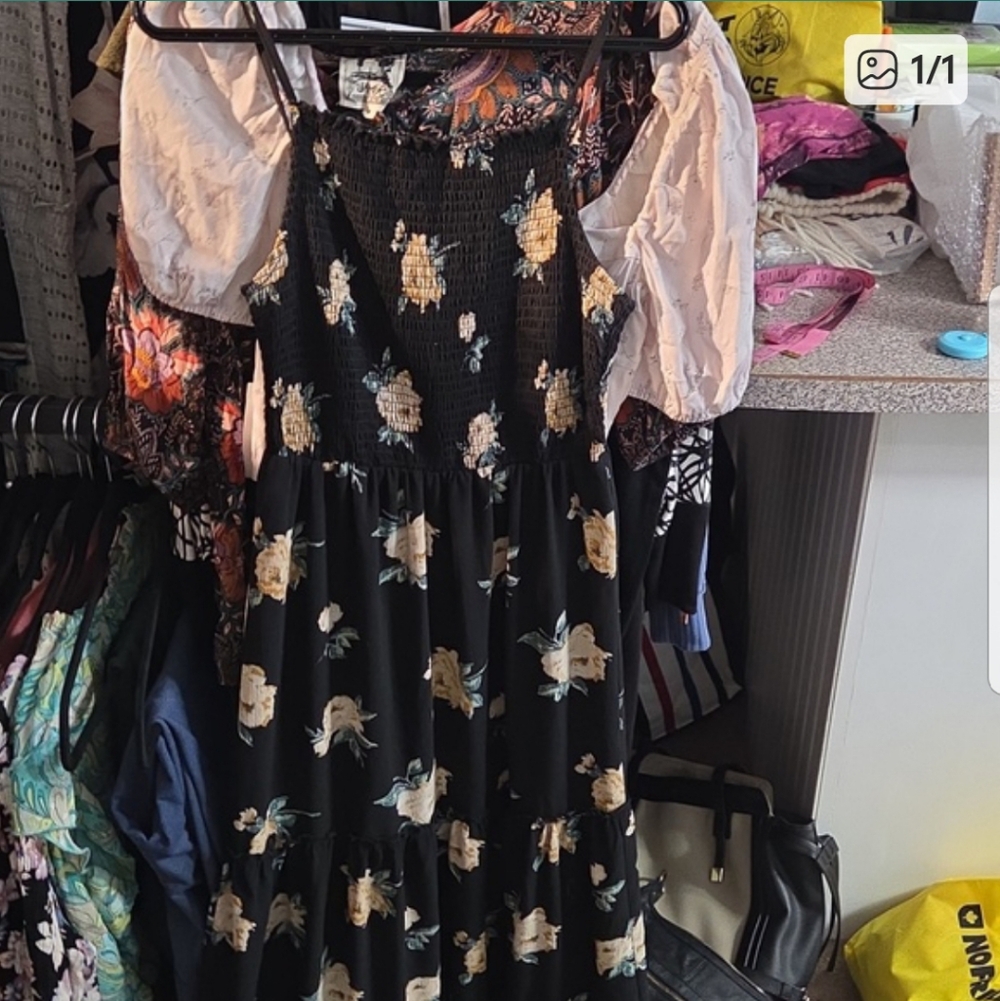 🍁🌺🌹Mimi Chicka floral tiered maxi tank dress with smock and adjustable straps